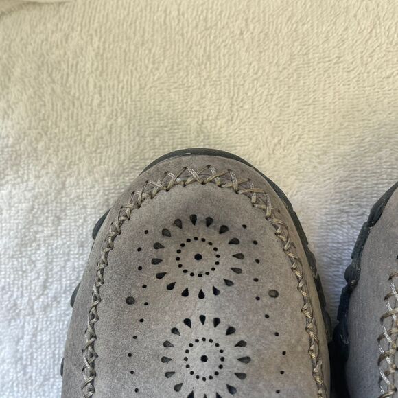 Skechers Women's Relaxed Fit Memory Foam Loafers Gray suede Shoe Size 9 - Picture 8 of 10